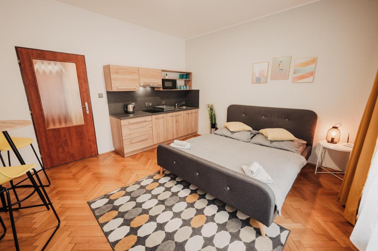 Appartamento Elegant Studio, 400M From The Square Plzeň Esterno foto